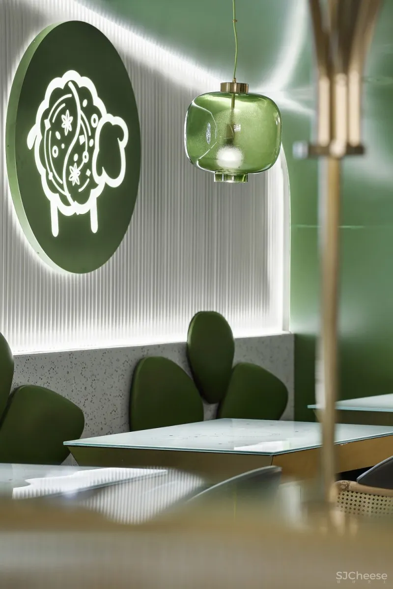 【艺鼎新作·小肥羊】漫步蓝天白云下，抱着火锅牧牛羊