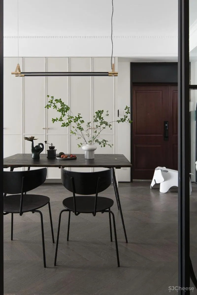 线条、色块和潮玩,这个89㎡比想象中还有料!