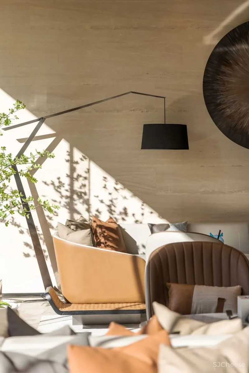 摄取“自然”与“现代”为设计导向和内核,打造一个雅致、高品质的生活美学空间。