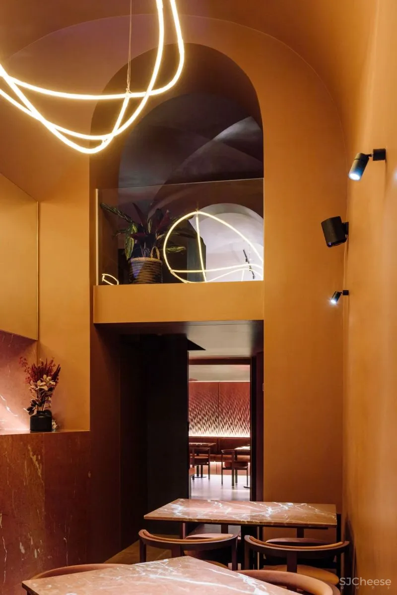 HIGHLIGHTING NATURAL MATERIALS RESTAURANT NÓMADA IN LISBON