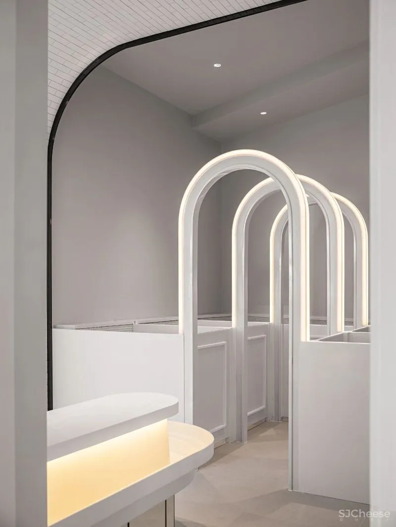 MEIYI 英皇儿童艺术学院 随时序流动的空间画布