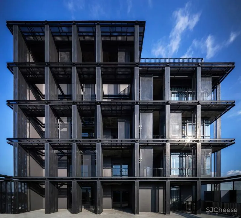 泰国丨Navakitel工业风设计酒店