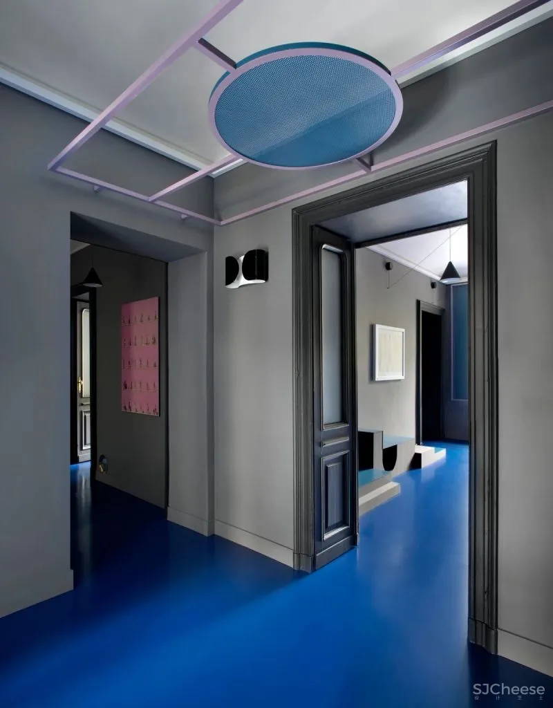 充满蓝调的公寓,用色太前卫了!