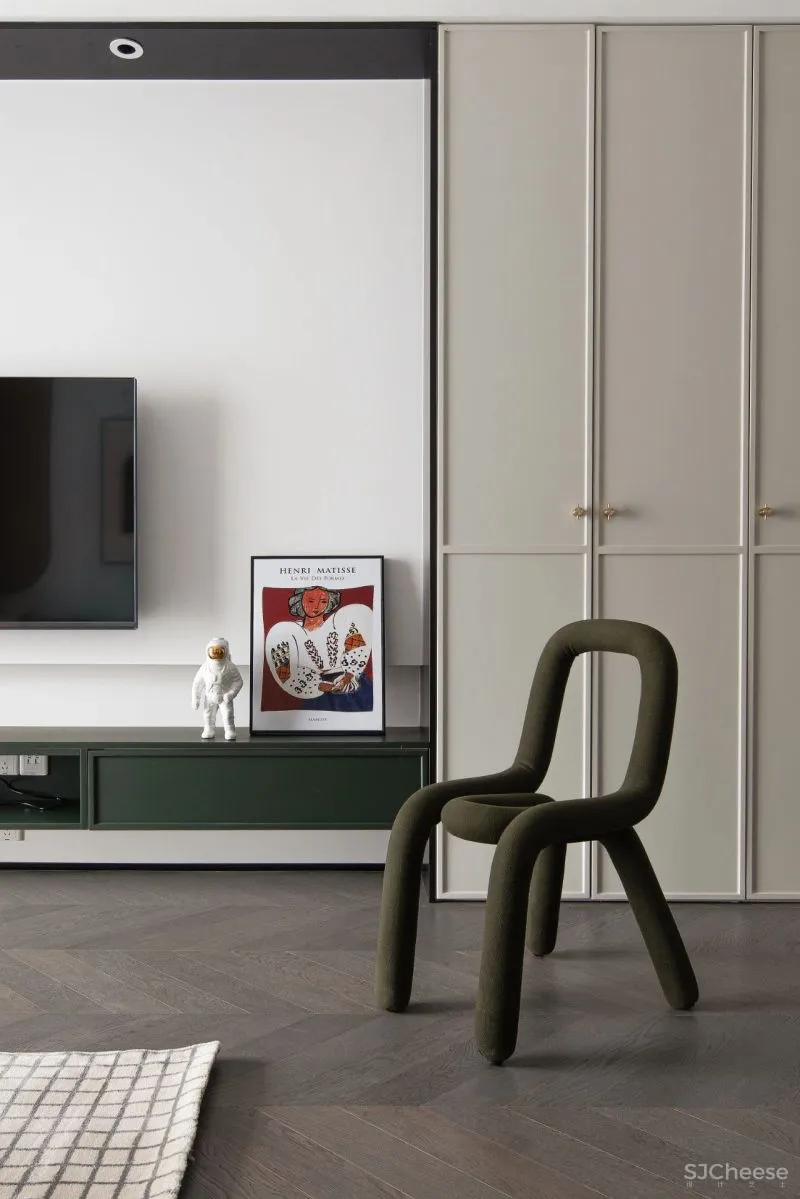 线条、色块和潮玩,这个89㎡比想象中还有料!