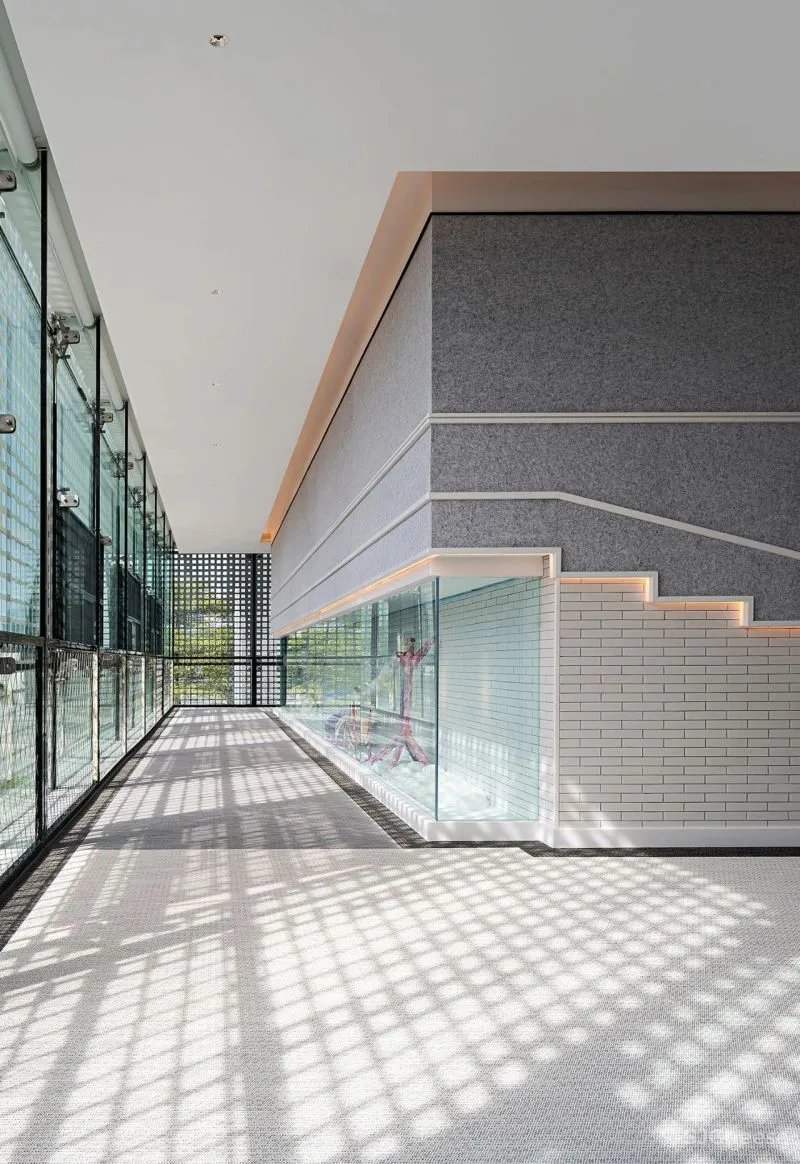 MEIYI 英皇儿童艺术学院 随时序流动的空间画布