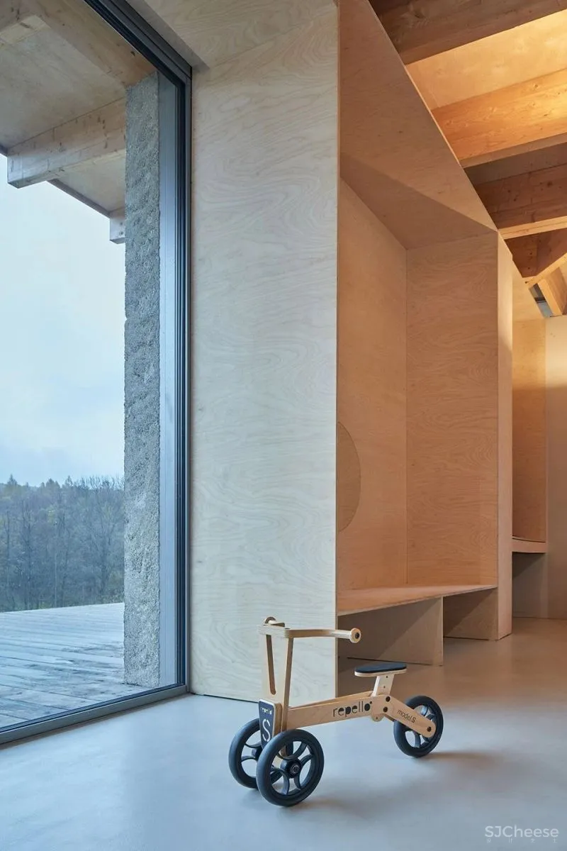 森林中的纯粹小屋 LO之家 Ateliér Lina Bellovičová