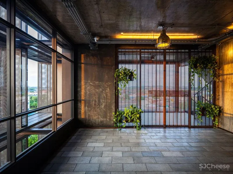 泰国丨Navakitel工业风设计酒店