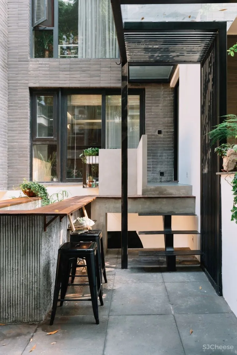 重庆鬼才设计师,教科书级别改造,地窖变身阳光房