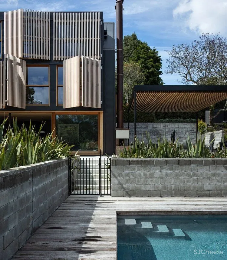 建筑师的家,不装窗帘用条木,将自然“框”进家里