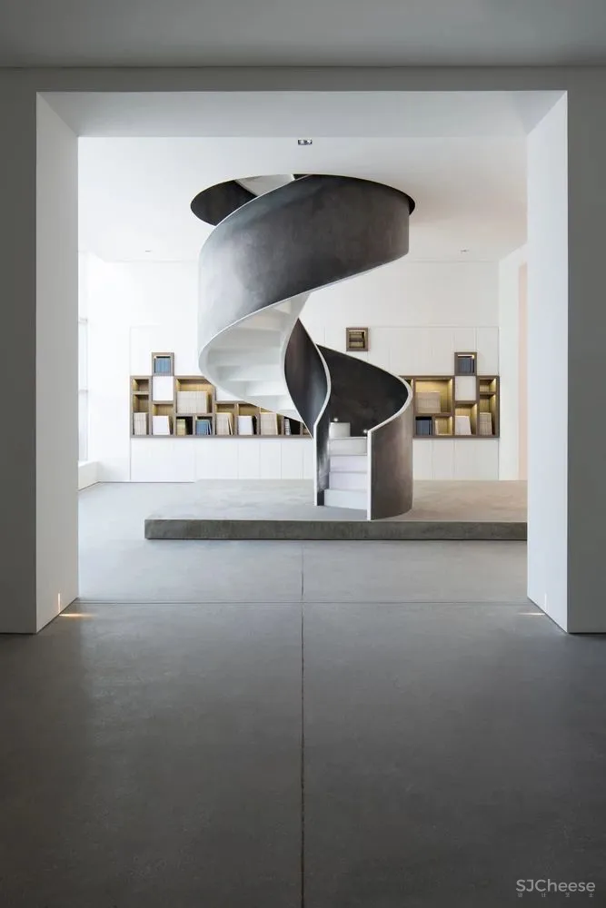 楼 梯 [ lóu tī ]