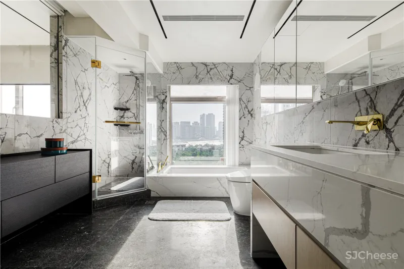 一个人的豪宅!90小伙买下195㎡江景房,猫房装「空调」,真的凡尔赛!