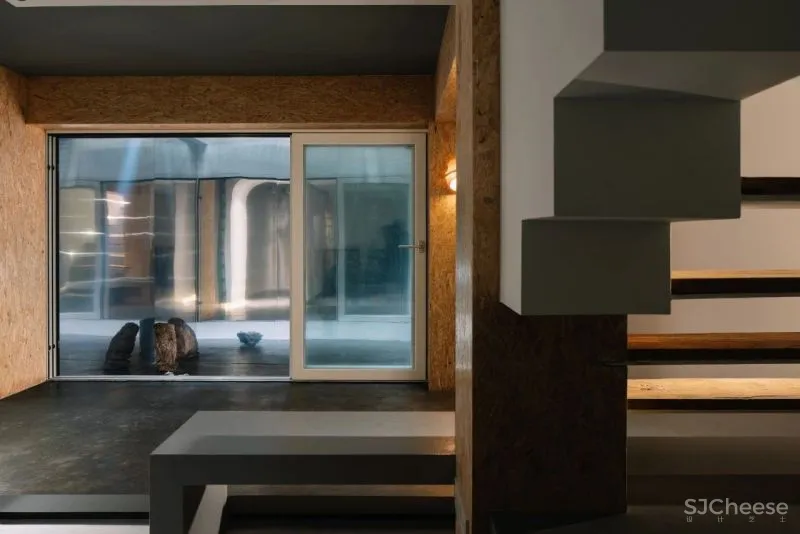 重庆鬼才设计师,教科书级别改造,地窖变身阳光房