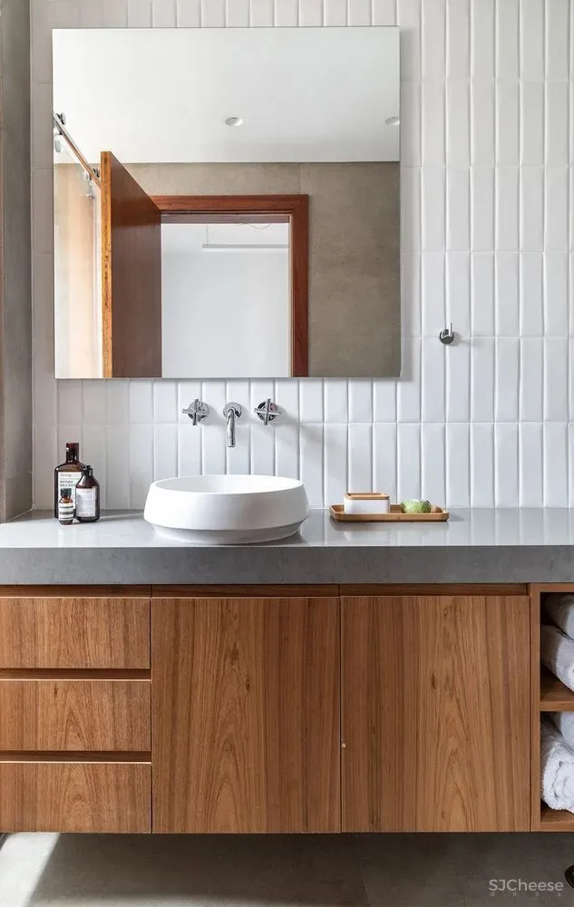 这个冷酷又温暖的生活家,让一个粗犷男人用起了粉色调!