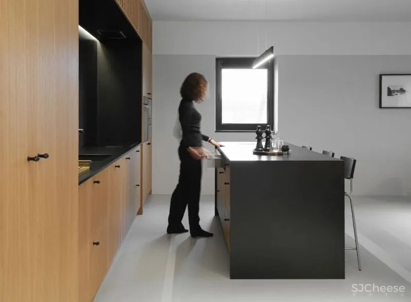 147㎡ 四室一厅,利用墙面做收纳,设计朴素却实用!