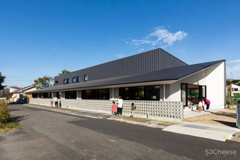 2021年首个火爆朋友圈的日本幼儿园,有钱人家的孩子无法想象的快乐!