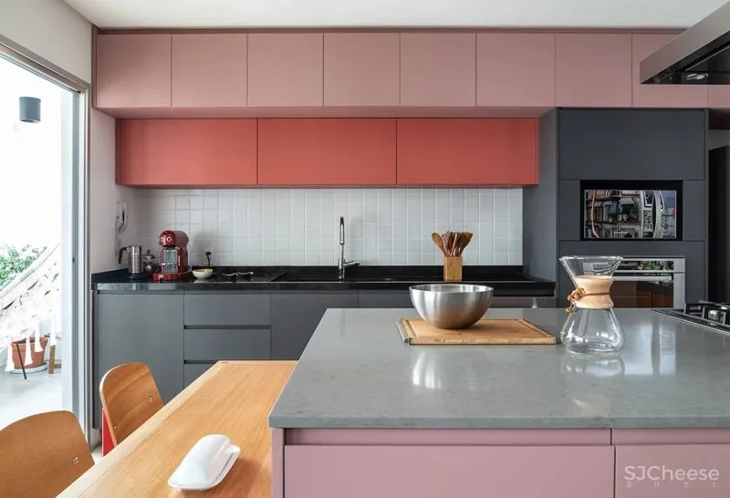 这个冷酷又温暖的生活家,让一个粗犷男人用起了粉色调!