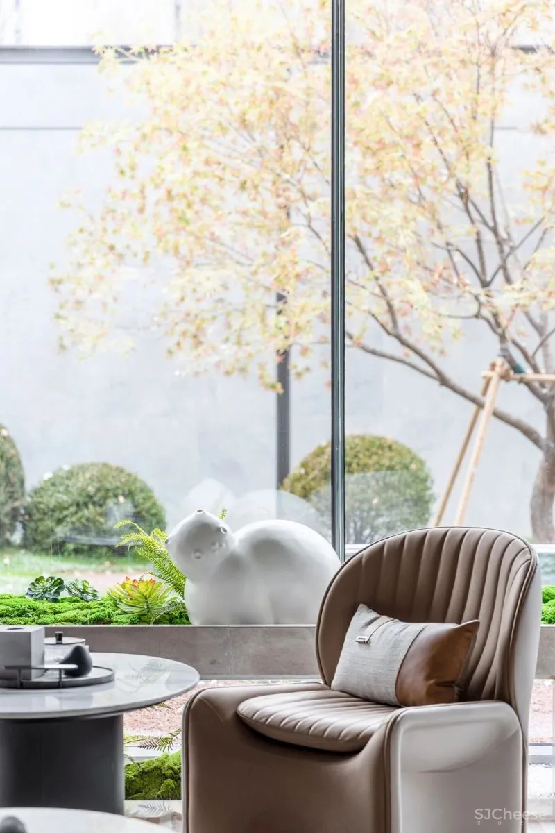 摄取“自然”与“现代”为设计导向和内核,打造一个雅致、高品质的生活美学空间。