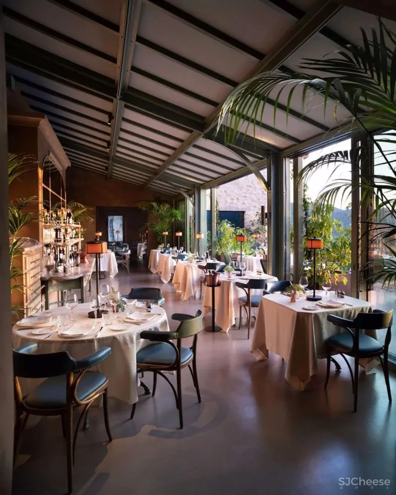 永 恒 的 静 修 一千多年历史的意大利城堡庄园酒店揭幕!