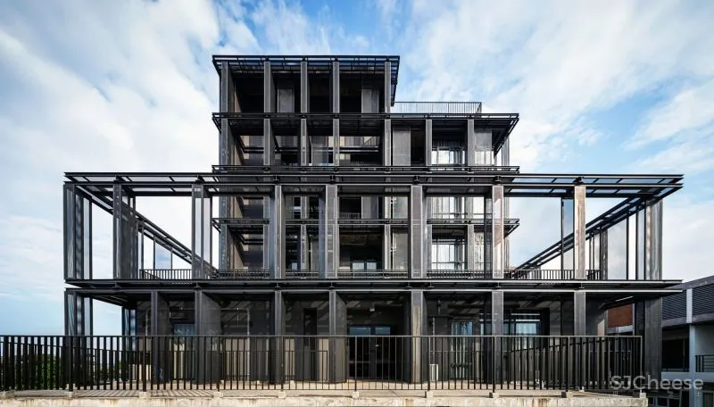 泰国丨Navakitel工业风设计酒店