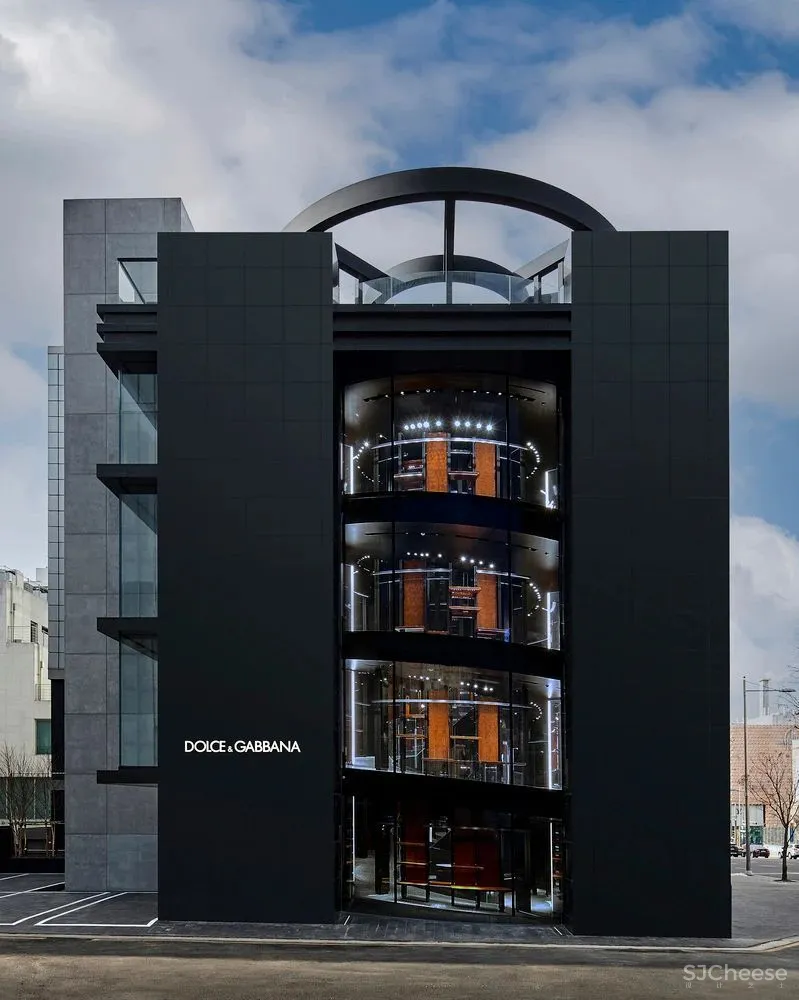 让·努维尔新作:D-G首尔旗舰店,被包裹的‘圆柱’