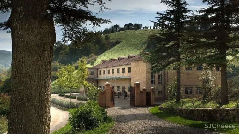 永 恒 的 静 修 一千多年历史的意大利城堡庄园酒店揭幕!