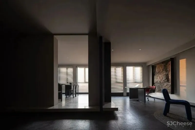 立方体m³:深海蓝索引的美学世界 本白空间