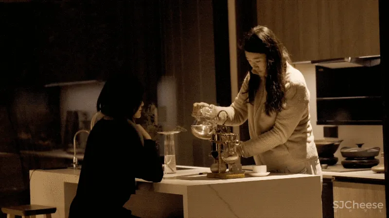 河南夫妻分居20年,改造出极致婚房:住窑洞、泡温泉