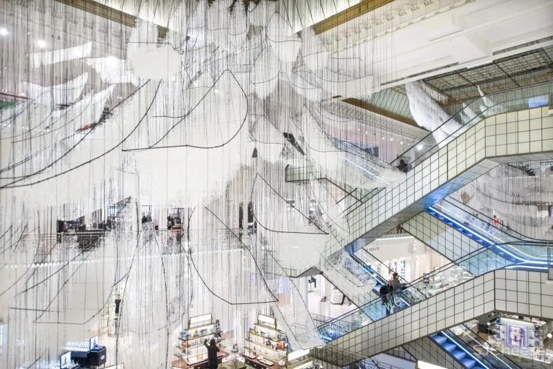 中庭的装置设计,就该有这样的创意