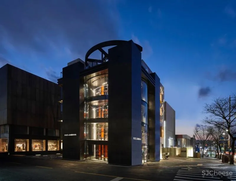 让·努维尔新作:D-G首尔旗舰店,被包裹的‘圆柱’