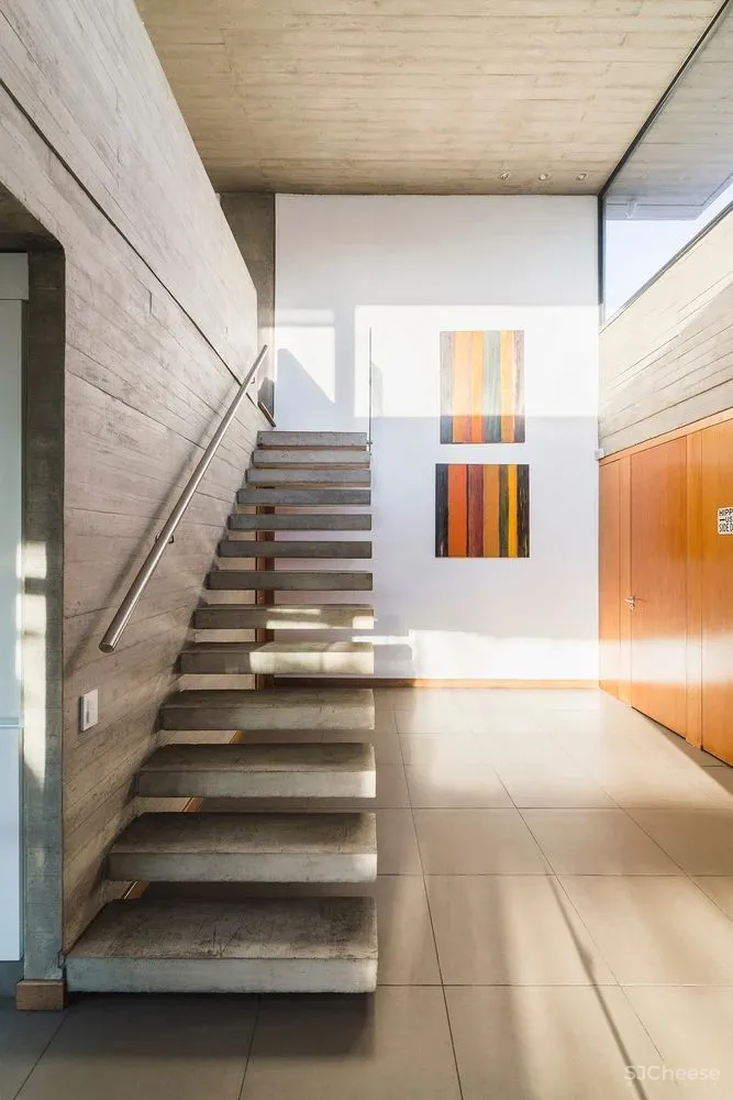 楼 梯 [ lóu tī ]