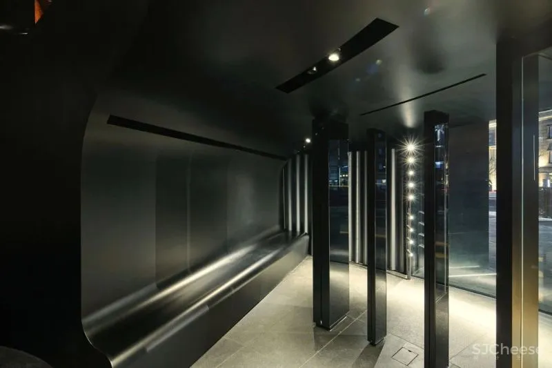 让·努维尔新作:D-G首尔旗舰店,被包裹的‘圆柱’