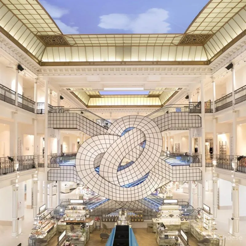 中庭的装置设计,就该有这样的创意