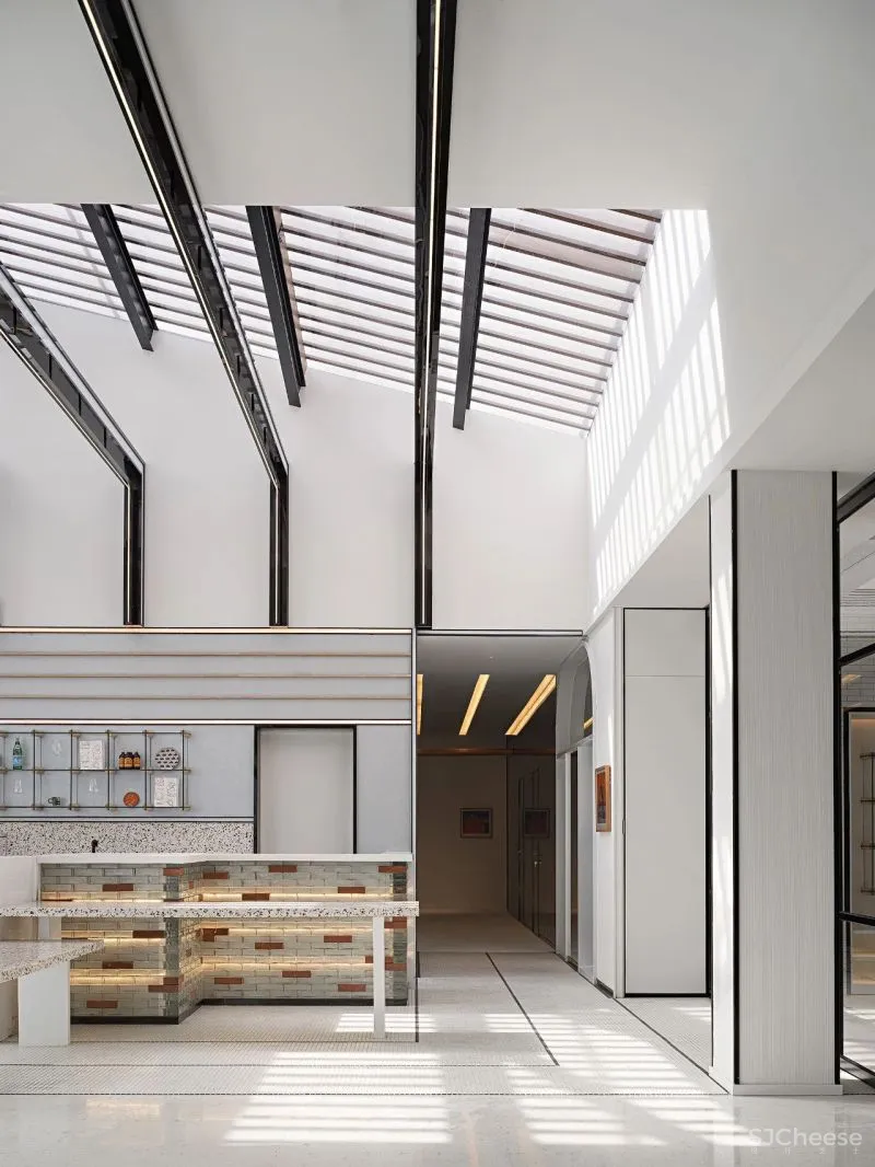 MEIYI 英皇儿童艺术学院 随时序流动的空间画布