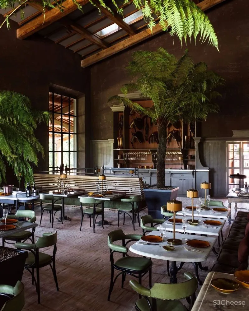 永 恒 的 静 修 一千多年历史的意大利城堡庄园酒店揭幕!