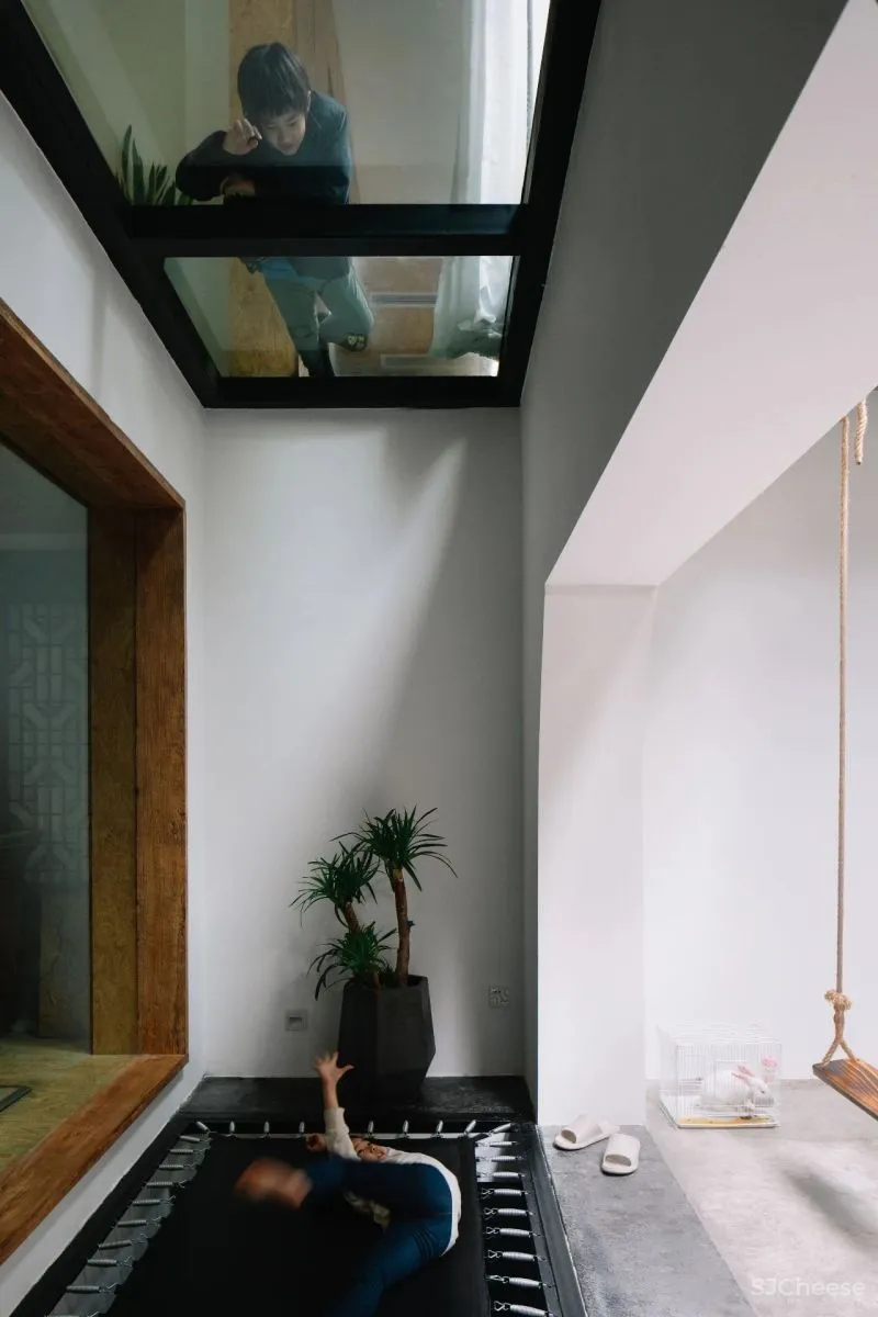 重庆鬼才设计师,教科书级别改造,地窖变身阳光房