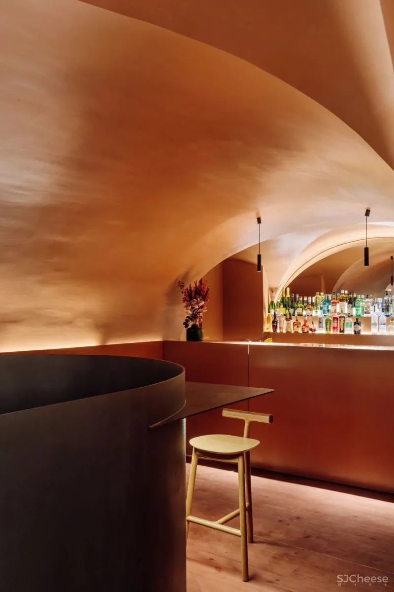 HIGHLIGHTING NATURAL MATERIALS RESTAURANT NÓMADA IN LISBON