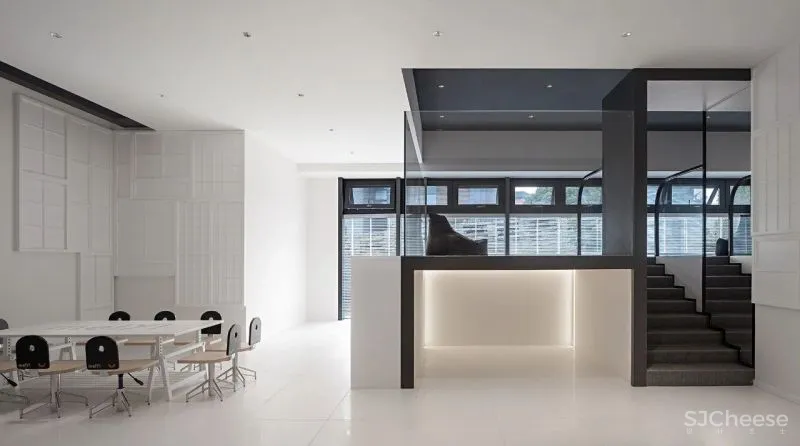 MEIYI 英皇儿童艺术学院 随时序流动的空间画布