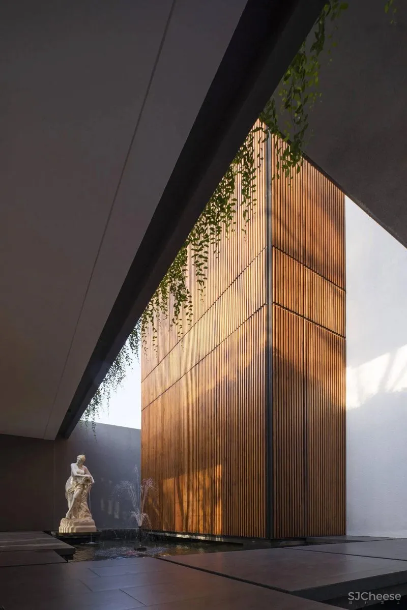 Serene Timber Screen House in Jakarta