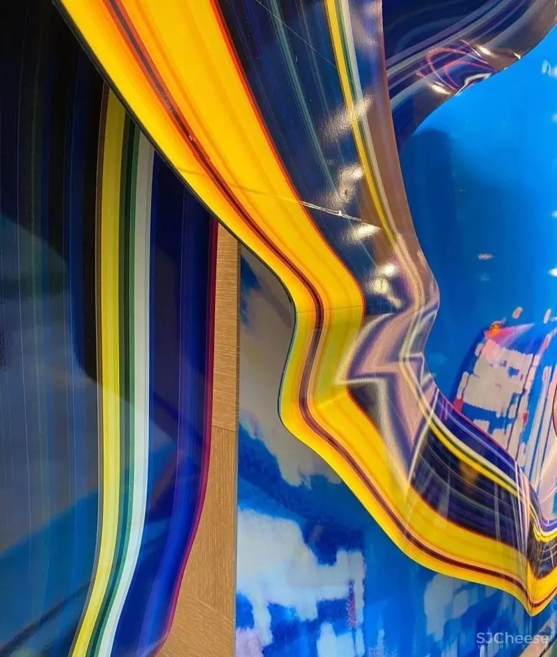 Louis Vuitton日本旗舰店新开幕,全定制艺术介入 X 顶奢大品牌