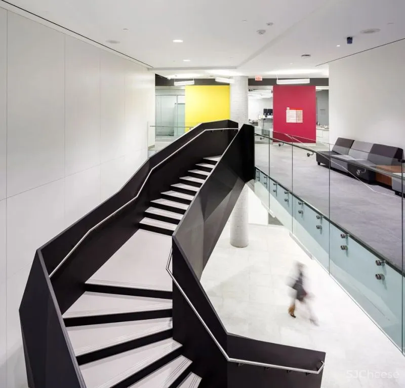 楼 梯 [ lóu tī ]