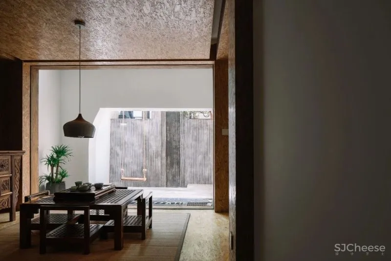 重庆鬼才设计师,教科书级别改造,地窖变身阳光房