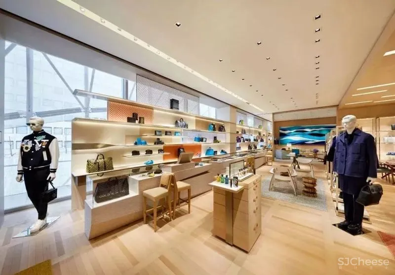 Louis Vuitton日本旗舰店新开幕,全定制艺术介入 X 顶奢大品牌