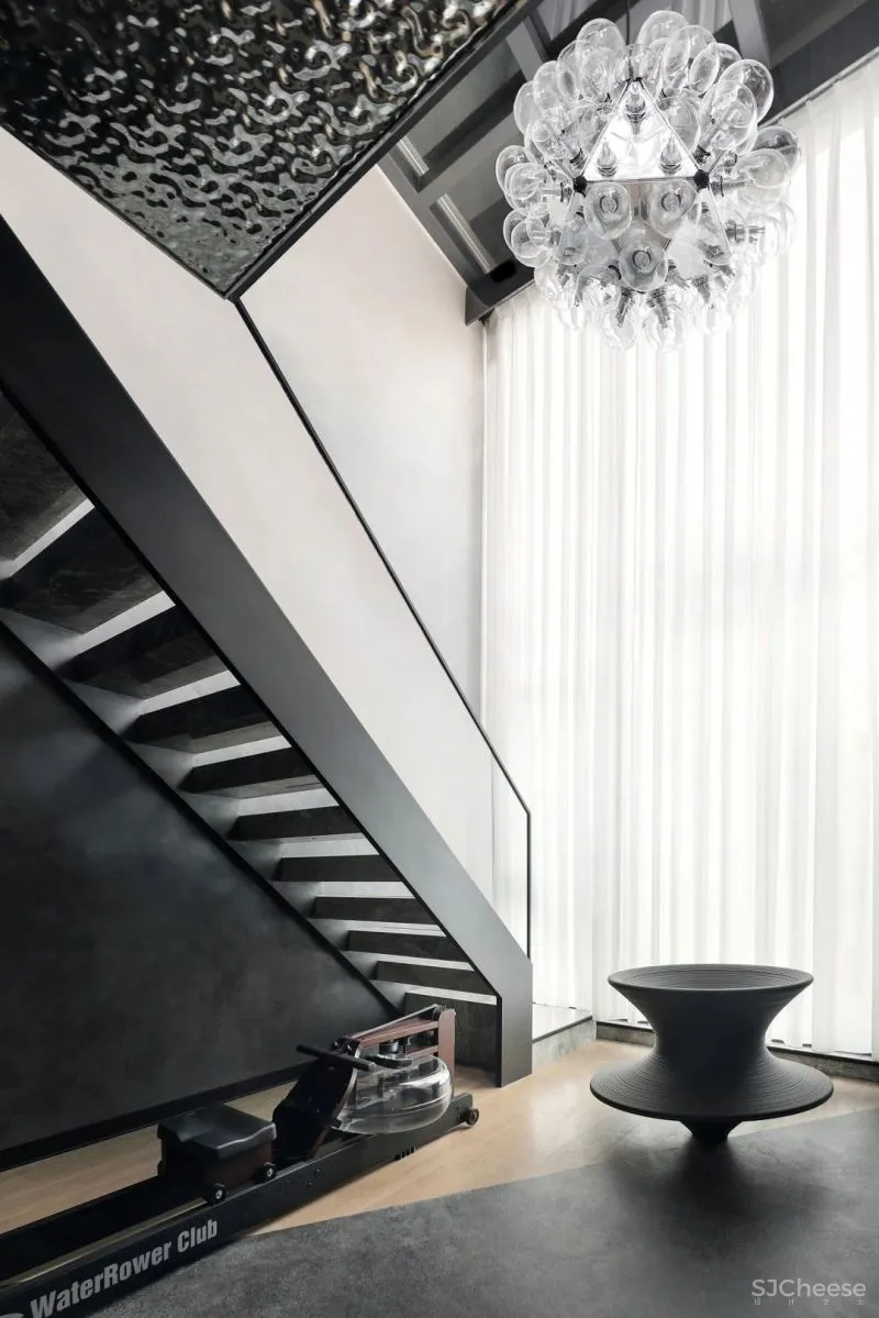 StudioY余颢凌力作 武汉天地「御江苑」私宅设计