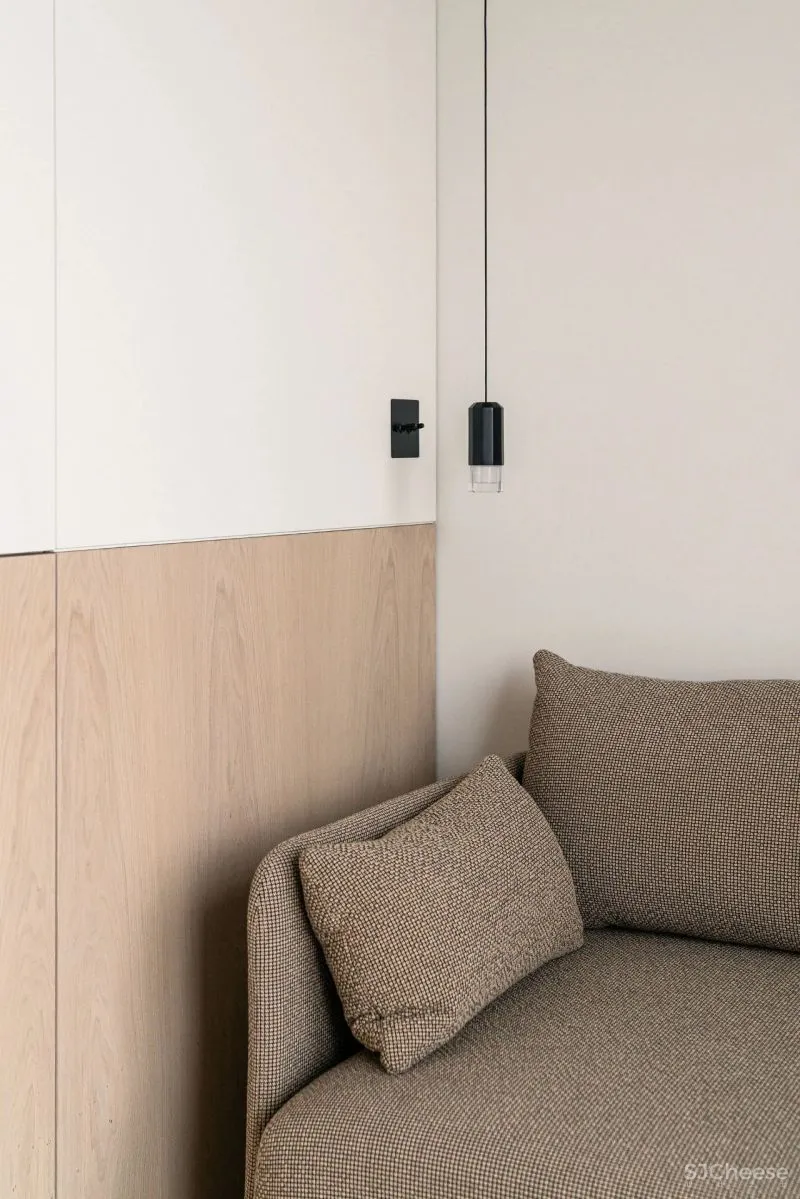 原木色碰撞高级灰,130㎡ 的家简约又有质感