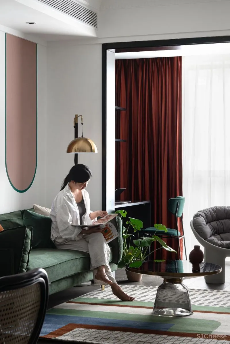 线条、色块和潮玩,这个89㎡比想象中还有料!