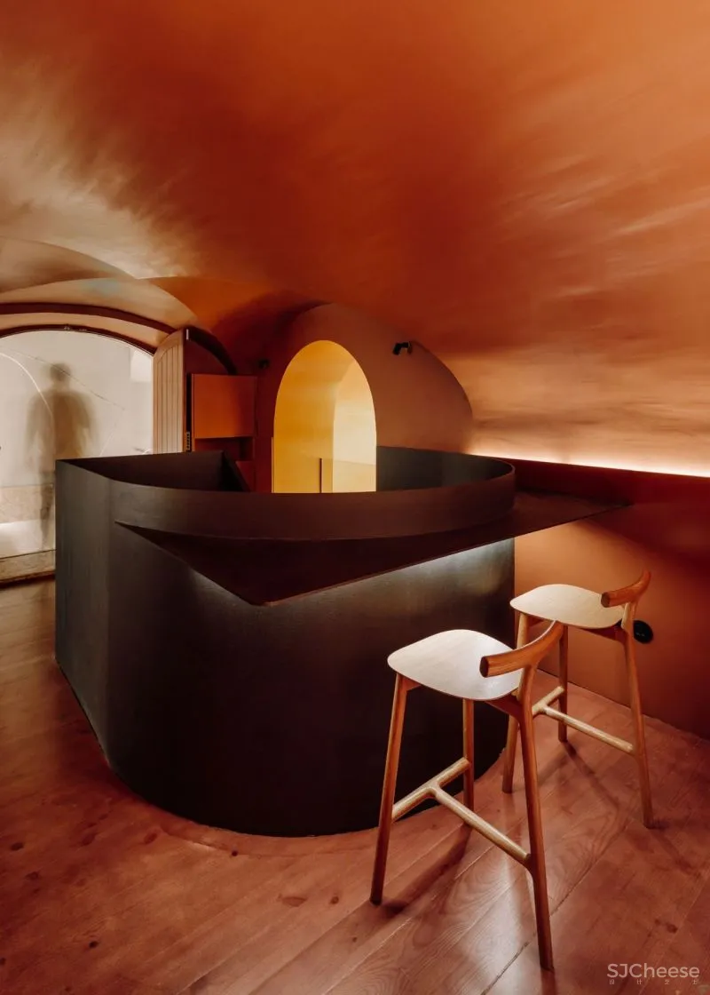 HIGHLIGHTING NATURAL MATERIALS RESTAURANT NÓMADA IN LISBON