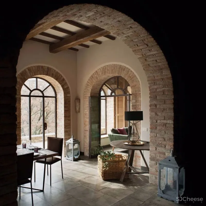 永 恒 的 静 修 一千多年历史的意大利城堡庄园酒店揭幕!