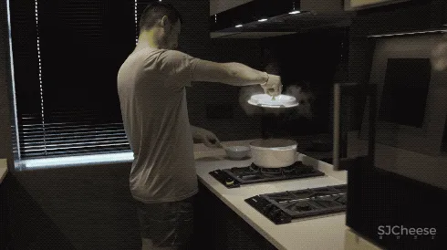 一个人的豪宅!90小伙买下195㎡江景房,猫房装「空调」,真的凡尔赛!