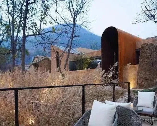 河南夫妻分居20年,改造出极致婚房:住窑洞、泡温泉