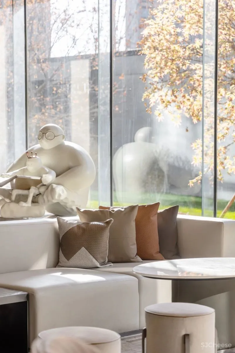 摄取“自然”与“现代”为设计导向和内核,打造一个雅致、高品质的生活美学空间。